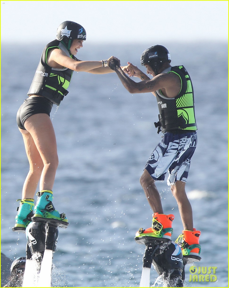 kylie jenner tyga hold hands flyboarding 33