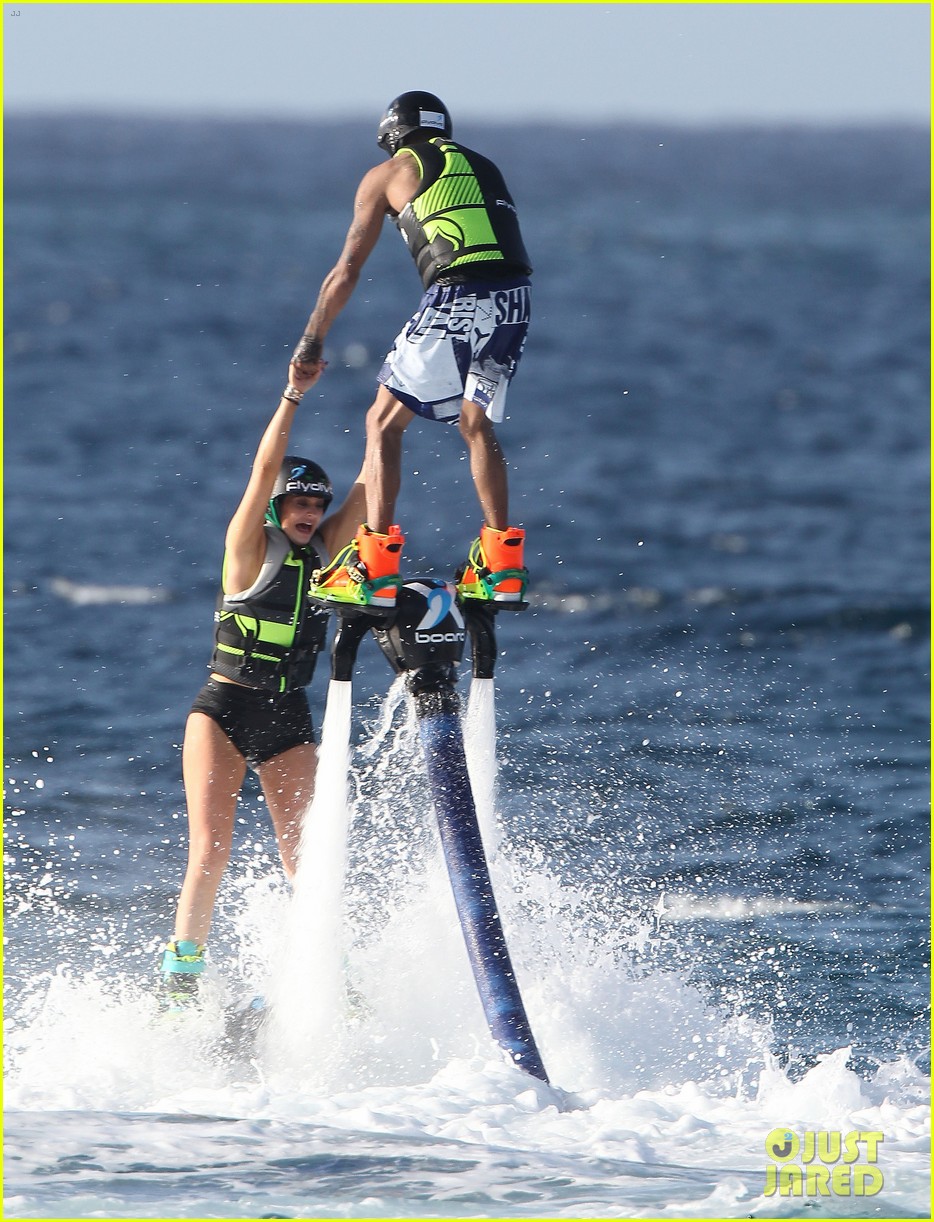 kylie jenner tyga hold hands flyboarding 35