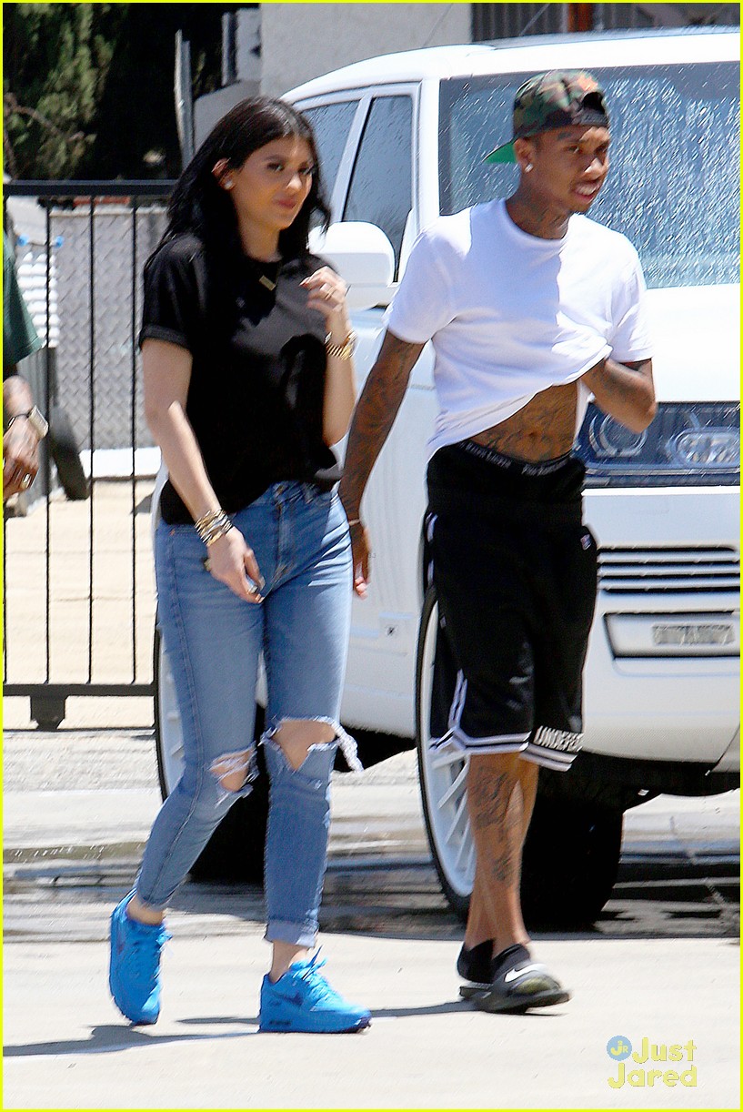 kylie jenners 18th birthday present from tyga 03