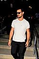 taylor lautner dinner out friends hollywood 06