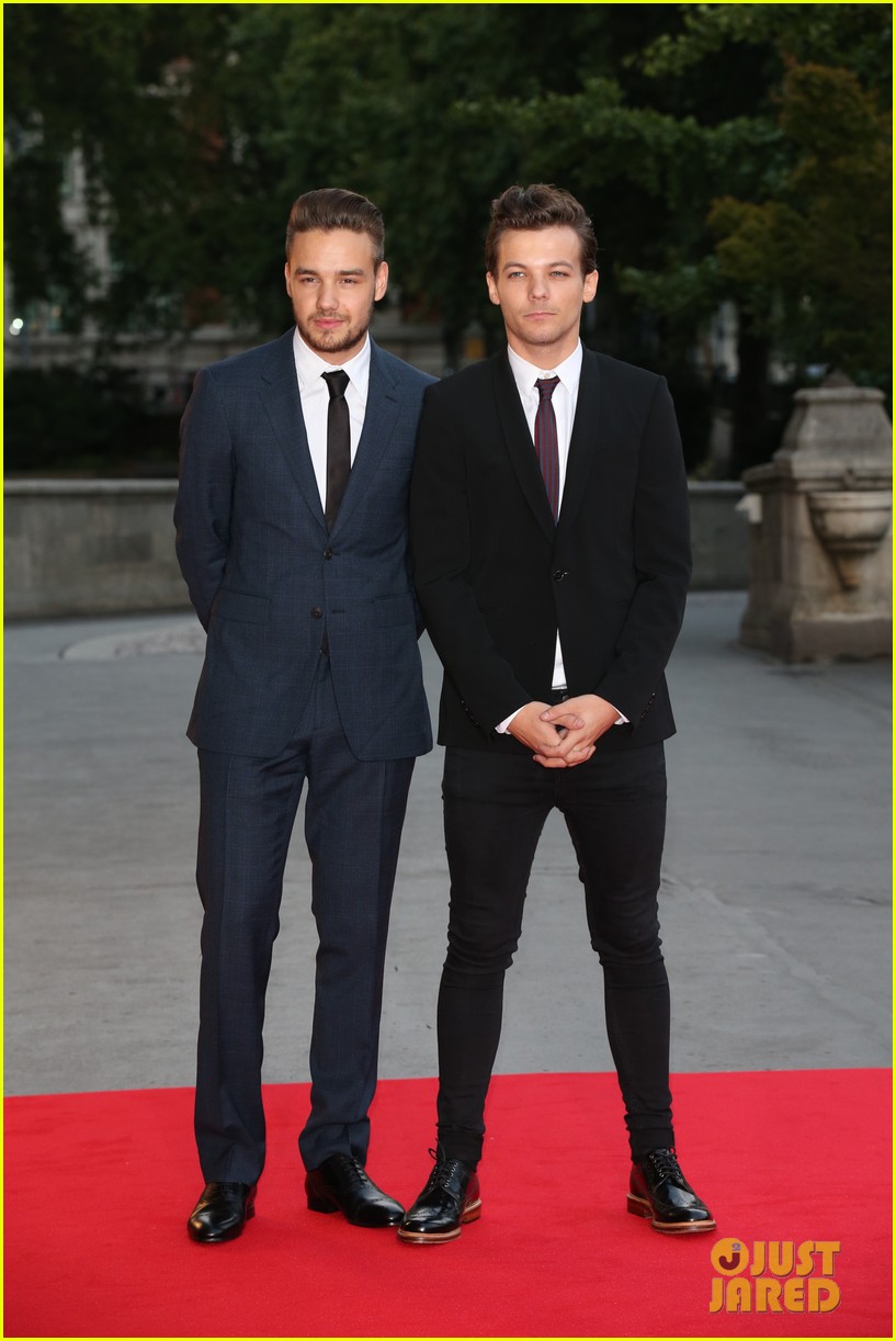 louis tomlinson brings mom to charity ball 05