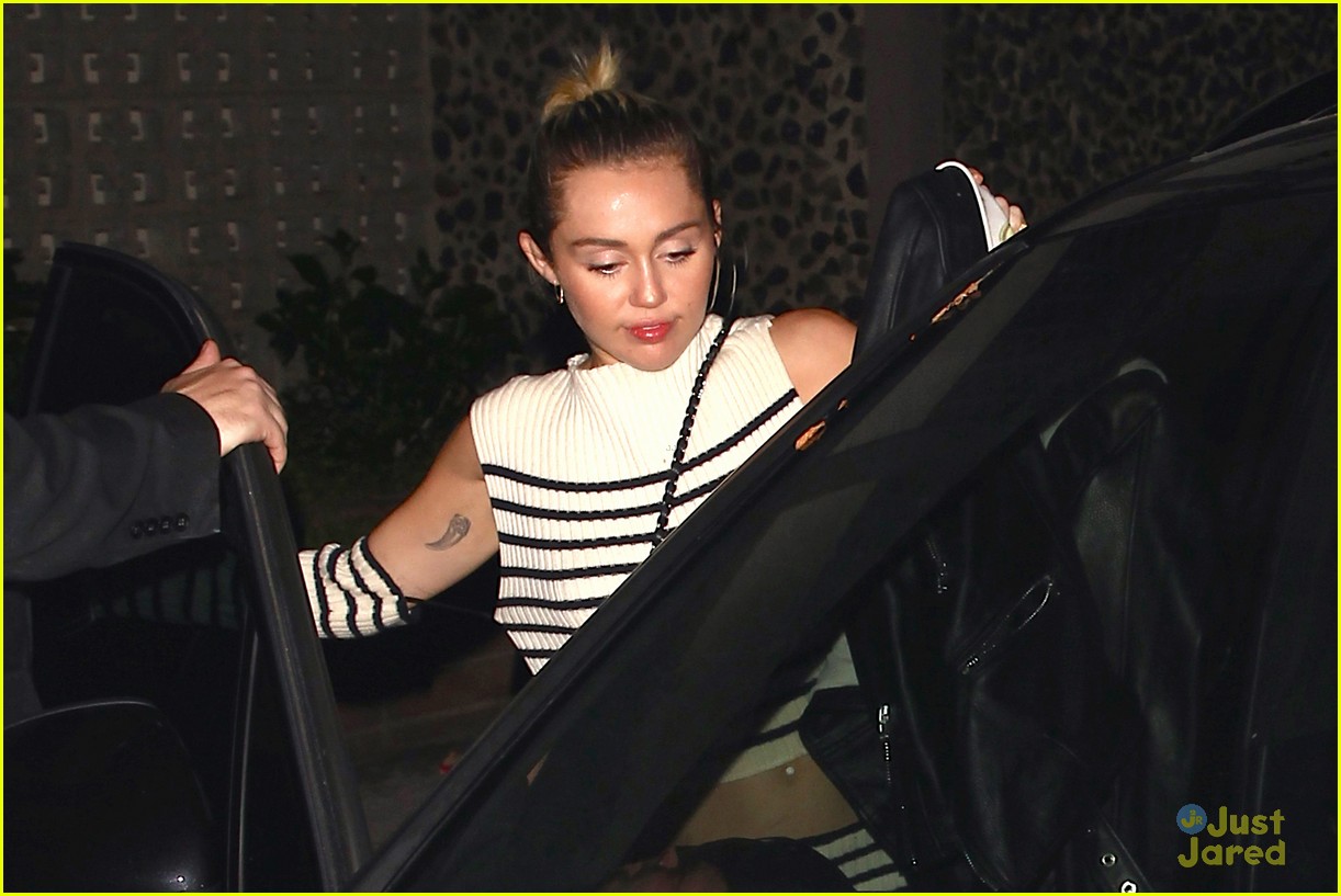 miley cyrus is not worried about being hacked 07