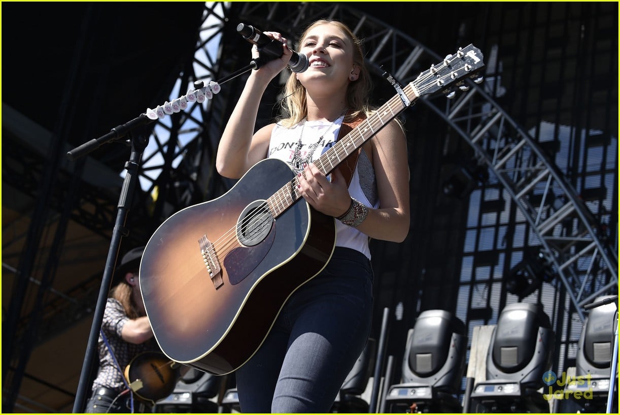 maddie tae boots hearts festival fishing comp 03