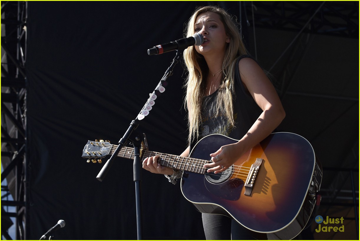 maddie tae boots hearts festival fishing comp 10