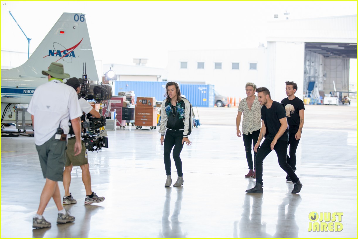 one direction drag me down music video behind the scenes 09