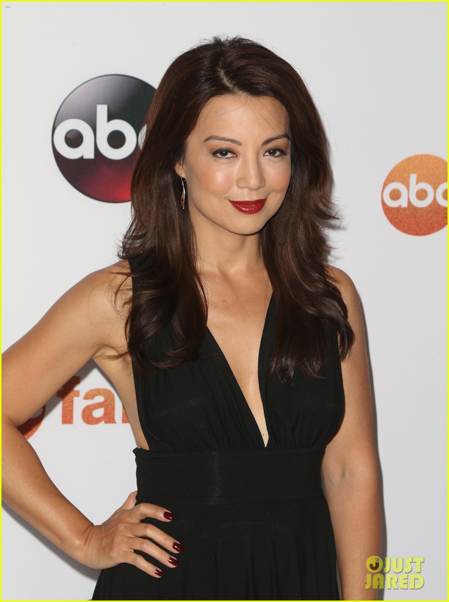 adrianne palicki agents of s h i e l d ladies get dolled up for abc tca party 01