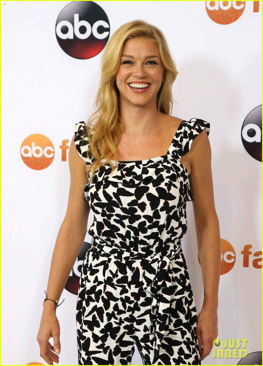 adrianne palicki agents of s h i e l d ladies get dolled up for abc tca party 04