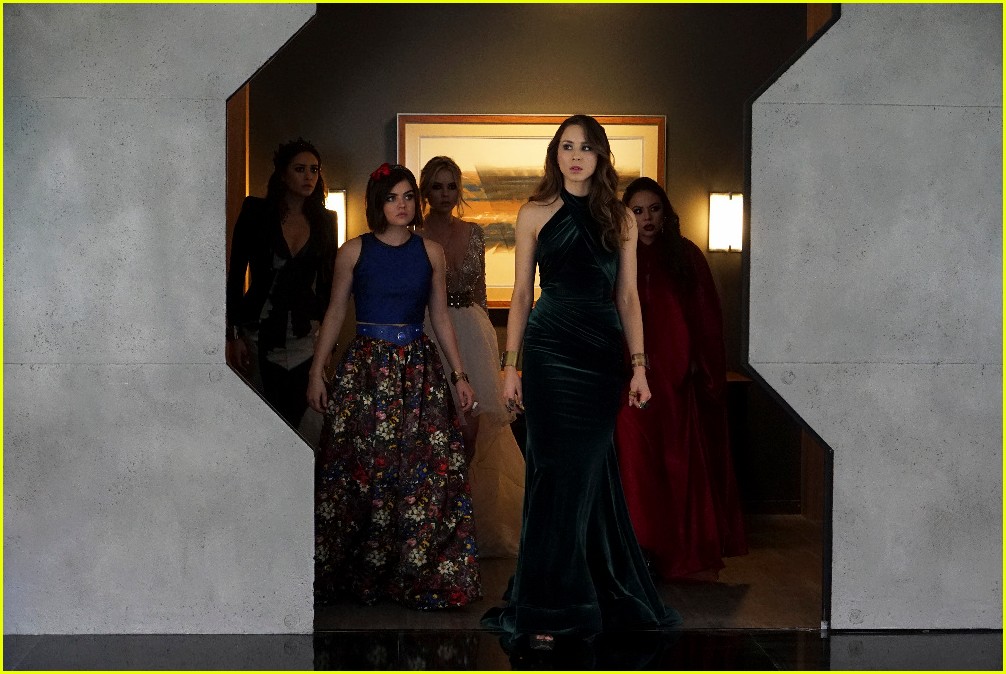 who is a on pretty little liars 07