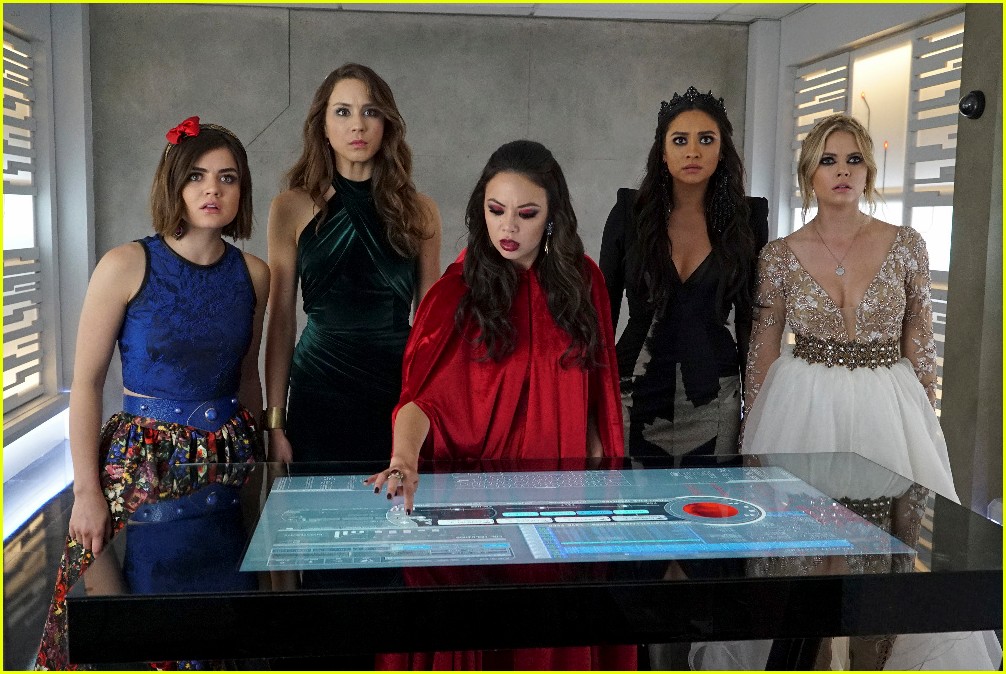 who is a on pretty little liars 08