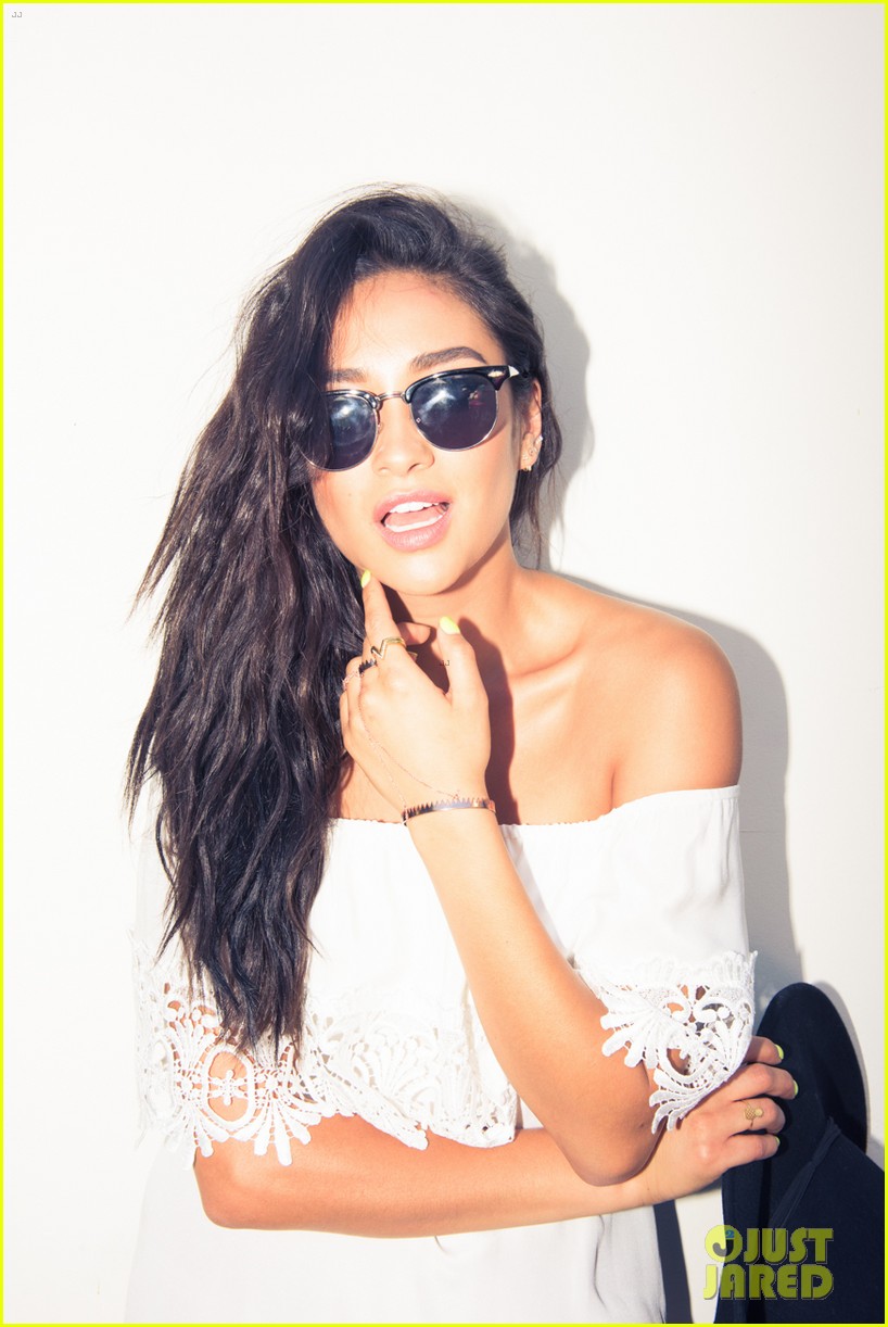 shay mitchell the coveteur 01