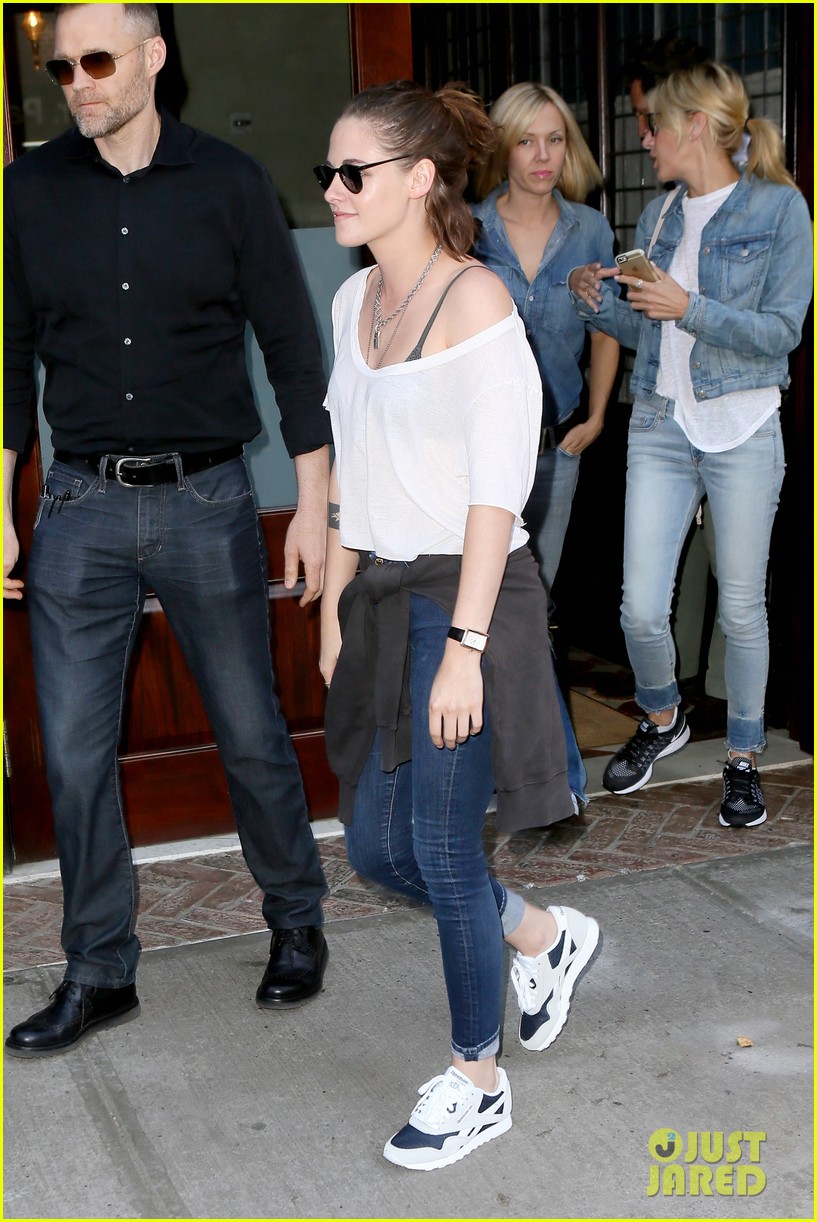 kristen stewart cant stop smiling in nyc 10