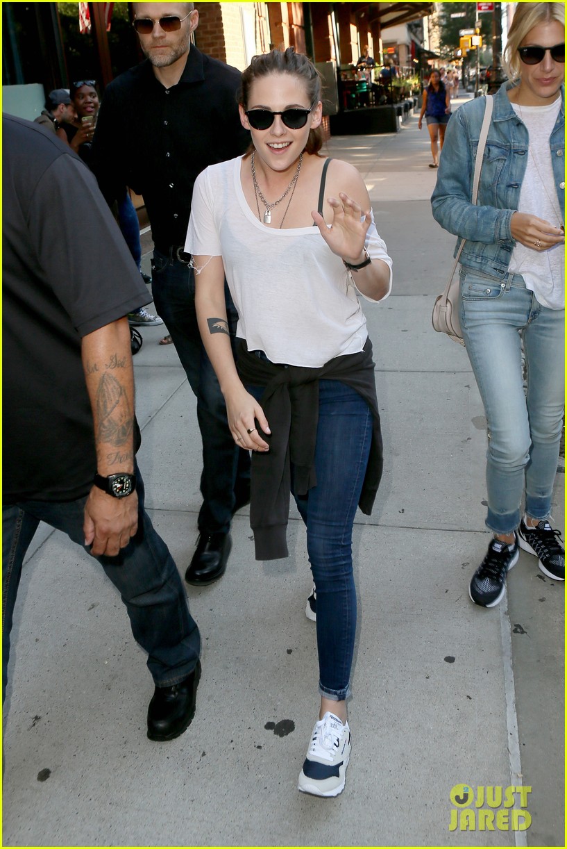 kristen stewart cant stop smiling in nyc 16