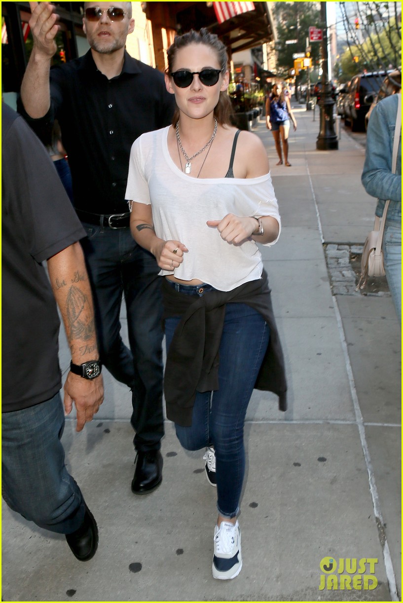 kristen stewart cant stop smiling in nyc 18