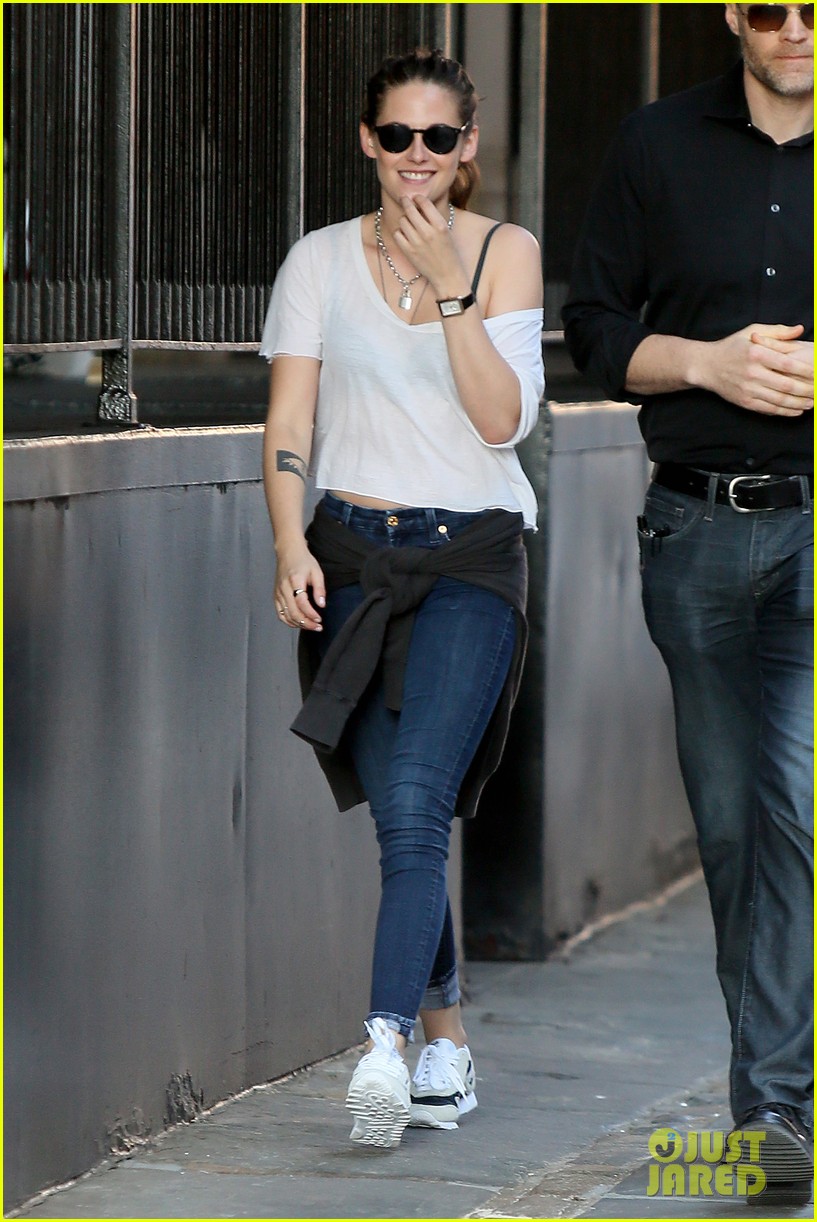 kristen stewart cant stop smiling in nyc 24