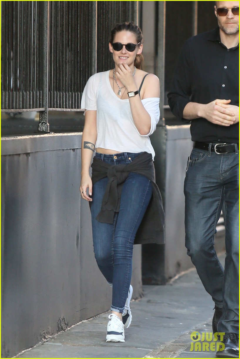 kristen stewart cant stop smiling in nyc 25
