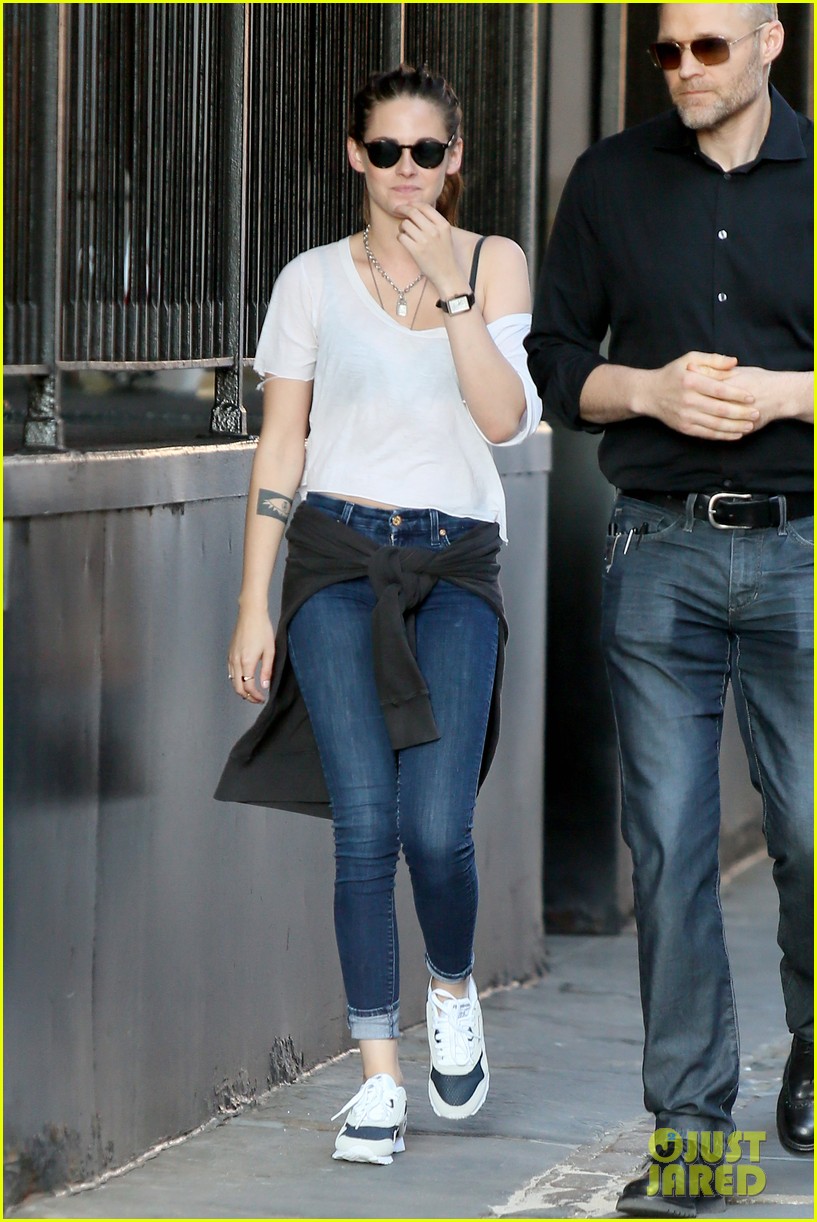 kristen stewart cant stop smiling in nyc 26