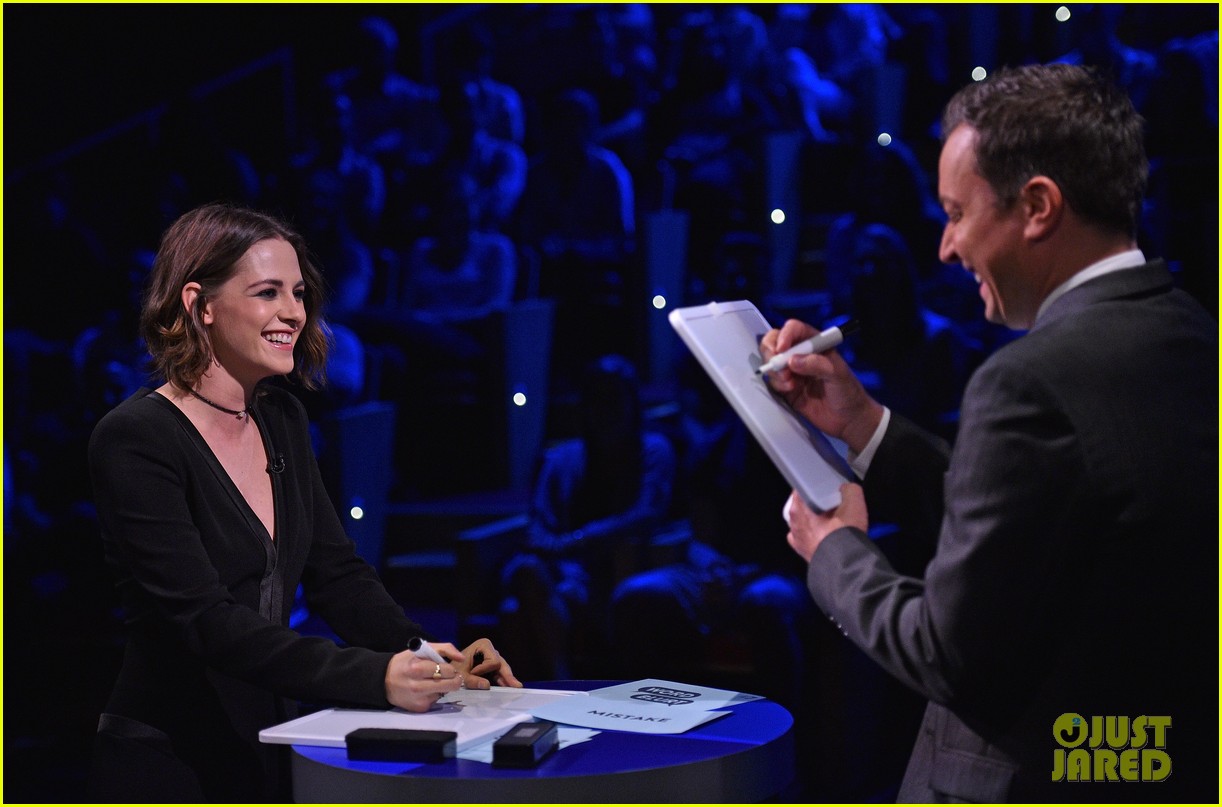 kristen stewart cant stop smiling on the tonight show 11
