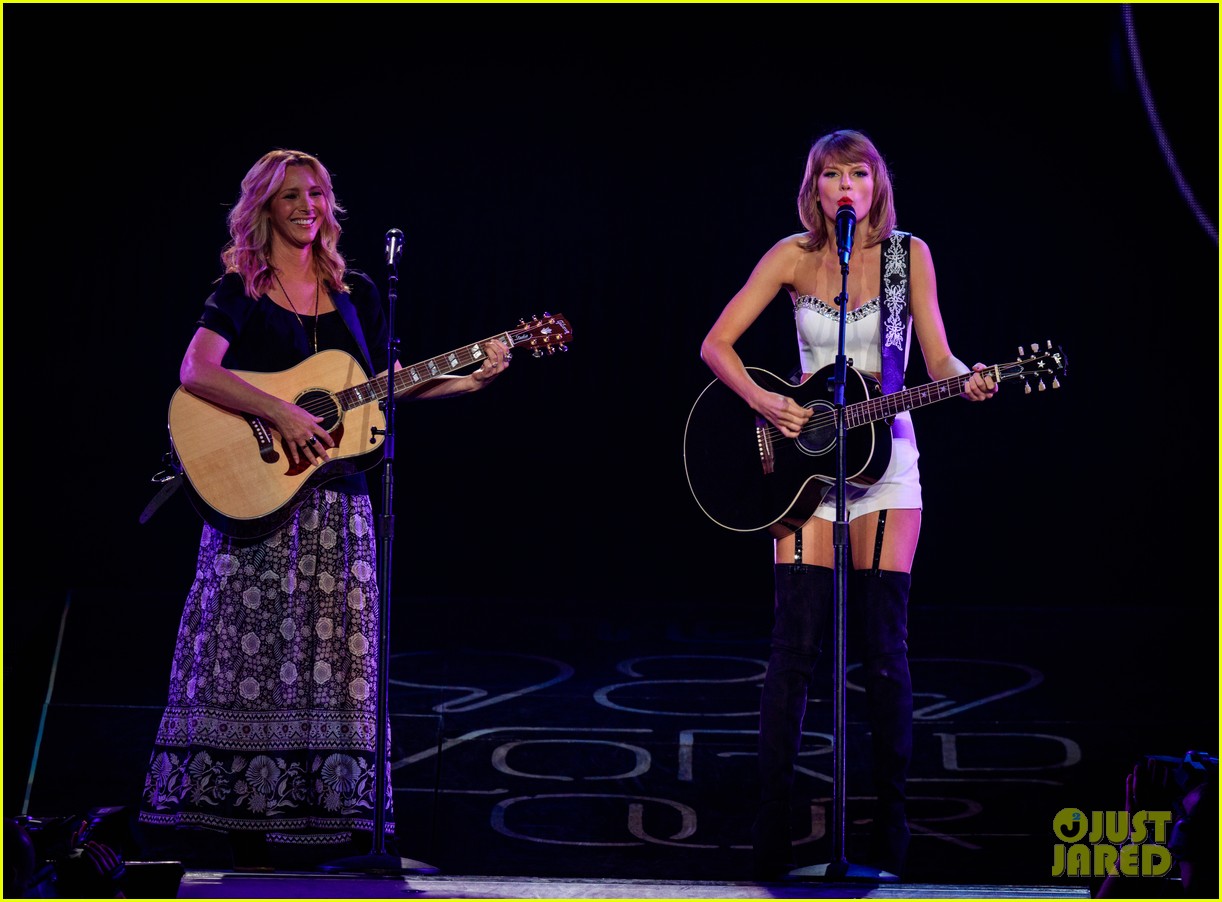 lisa kudrow taylor swift sing smelly cat 03