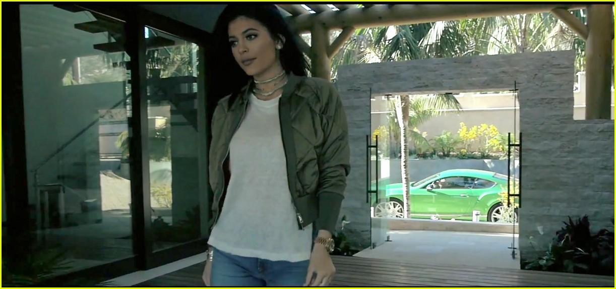 kylie jenner tyga kiss in stimulated music video 04