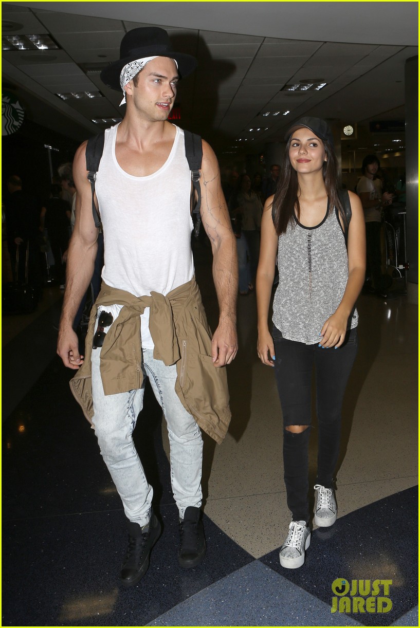 victoria justice pierson fode lax arrival from hawaii 06