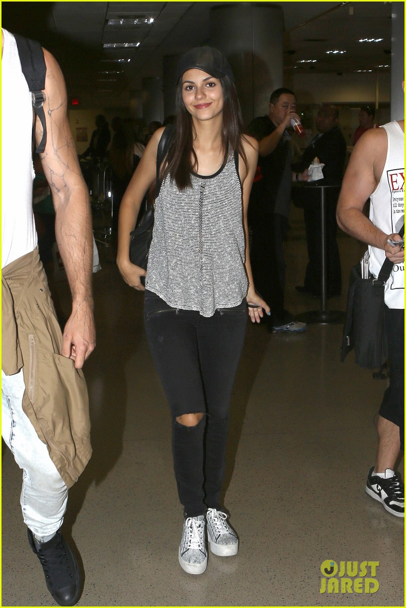 victoria justice pierson fode lax arrival from hawaii 09