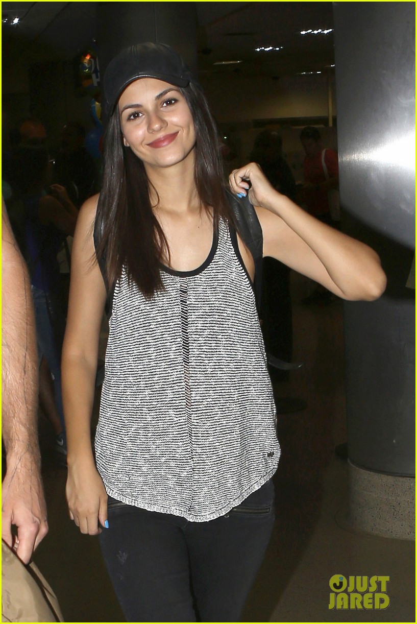 victoria justice pierson fode lax arrival from hawaii 11