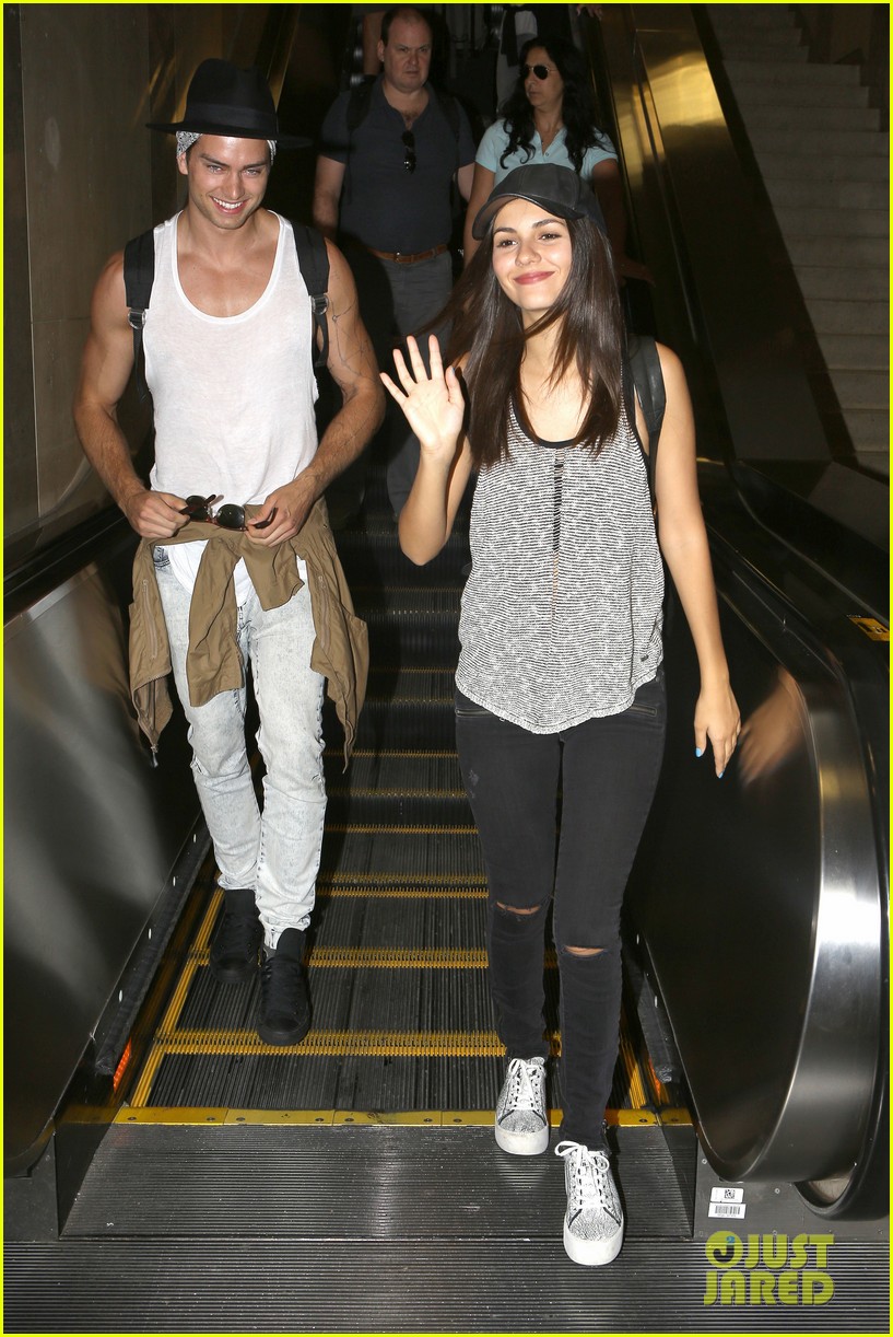 victoria justice pierson fode lax arrival from hawaii 14
