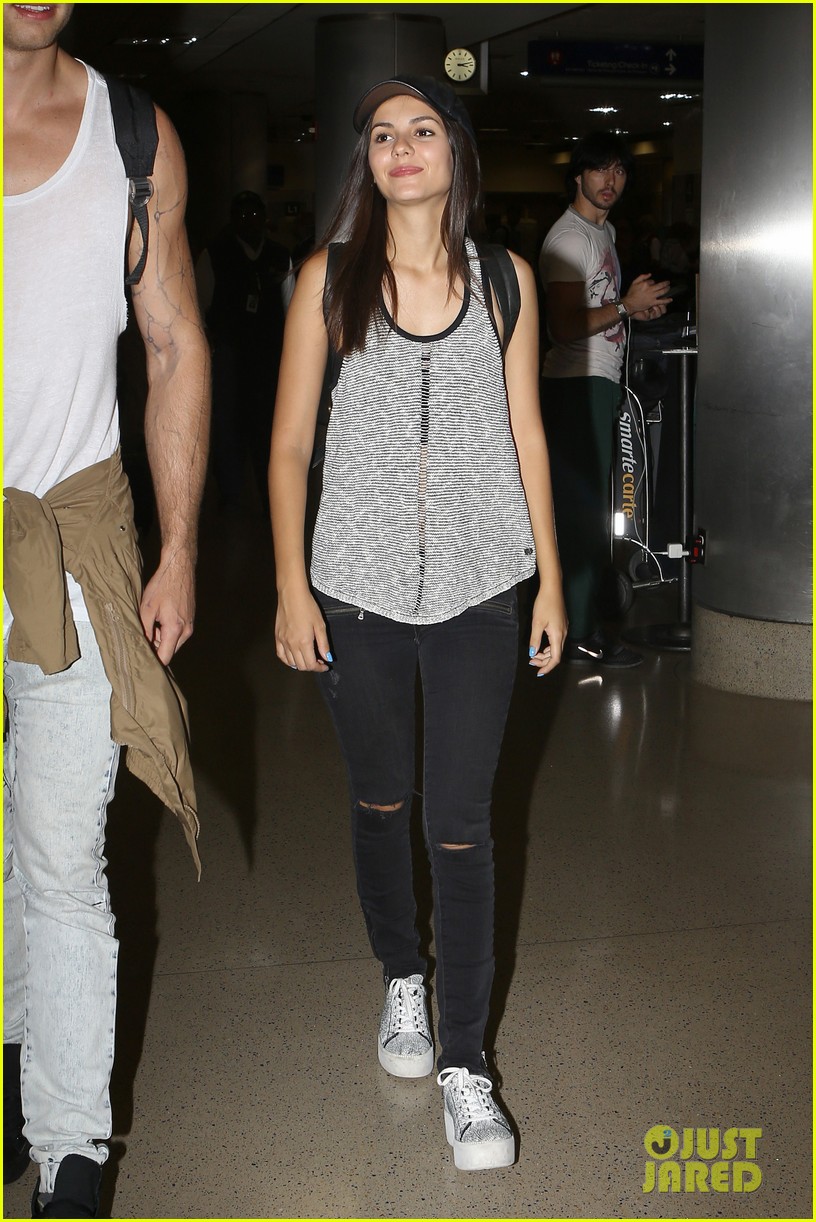 victoria justice pierson fode lax arrival from hawaii 17
