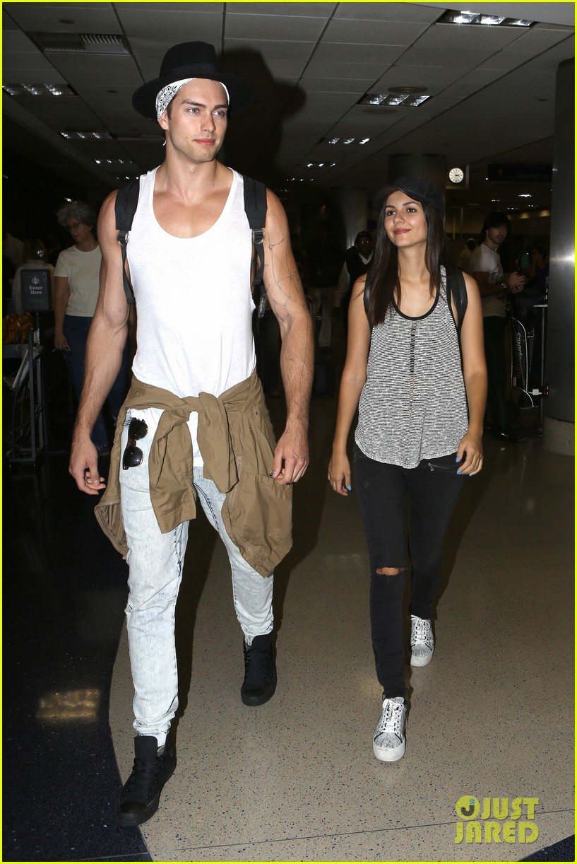 victoria justice pierson fode lax arrival from hawaii 18