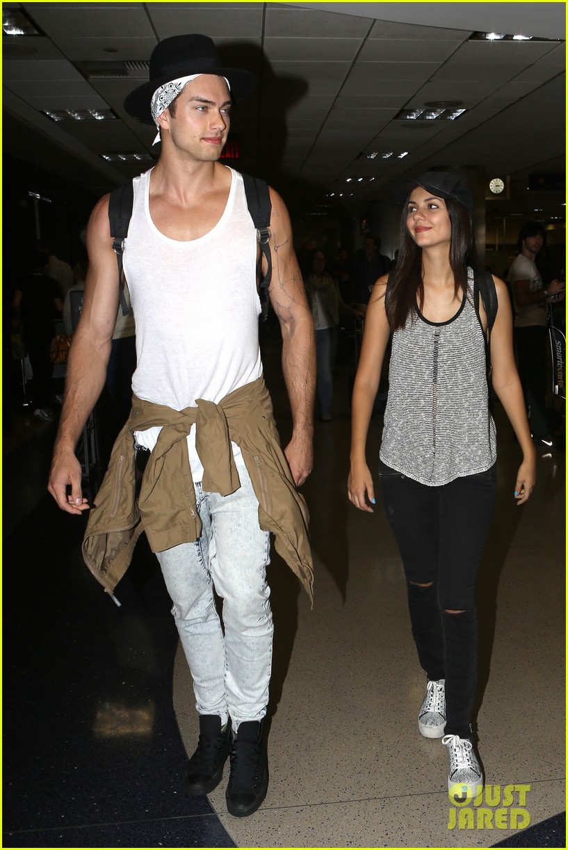 victoria justice pierson fode lax arrival from hawaii 19