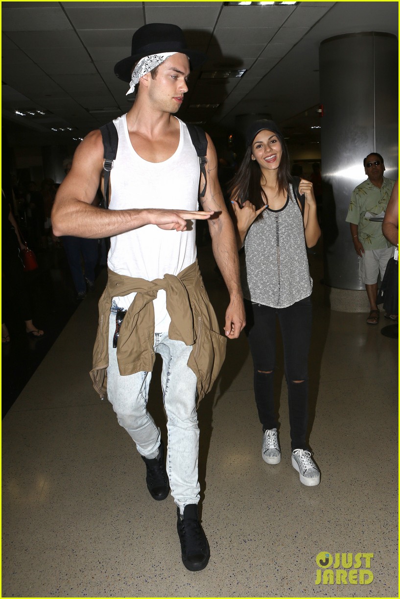victoria justice pierson fode lax arrival from hawaii 20