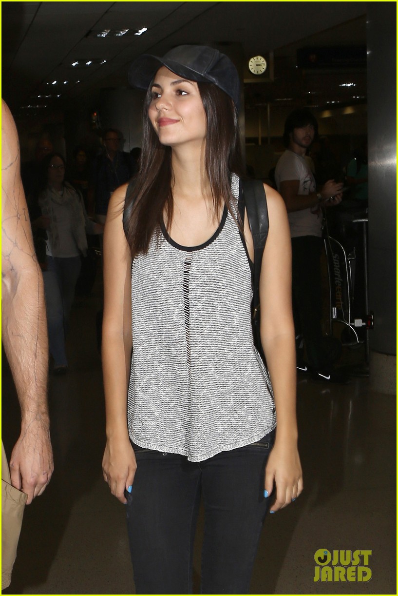 victoria justice pierson fode lax arrival from hawaii 21
