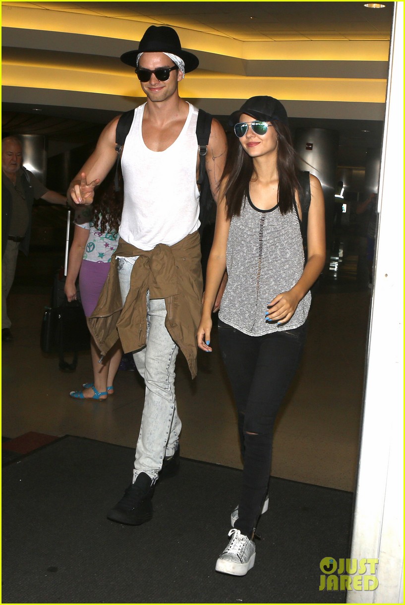victoria justice pierson fode lax arrival from hawaii 26
