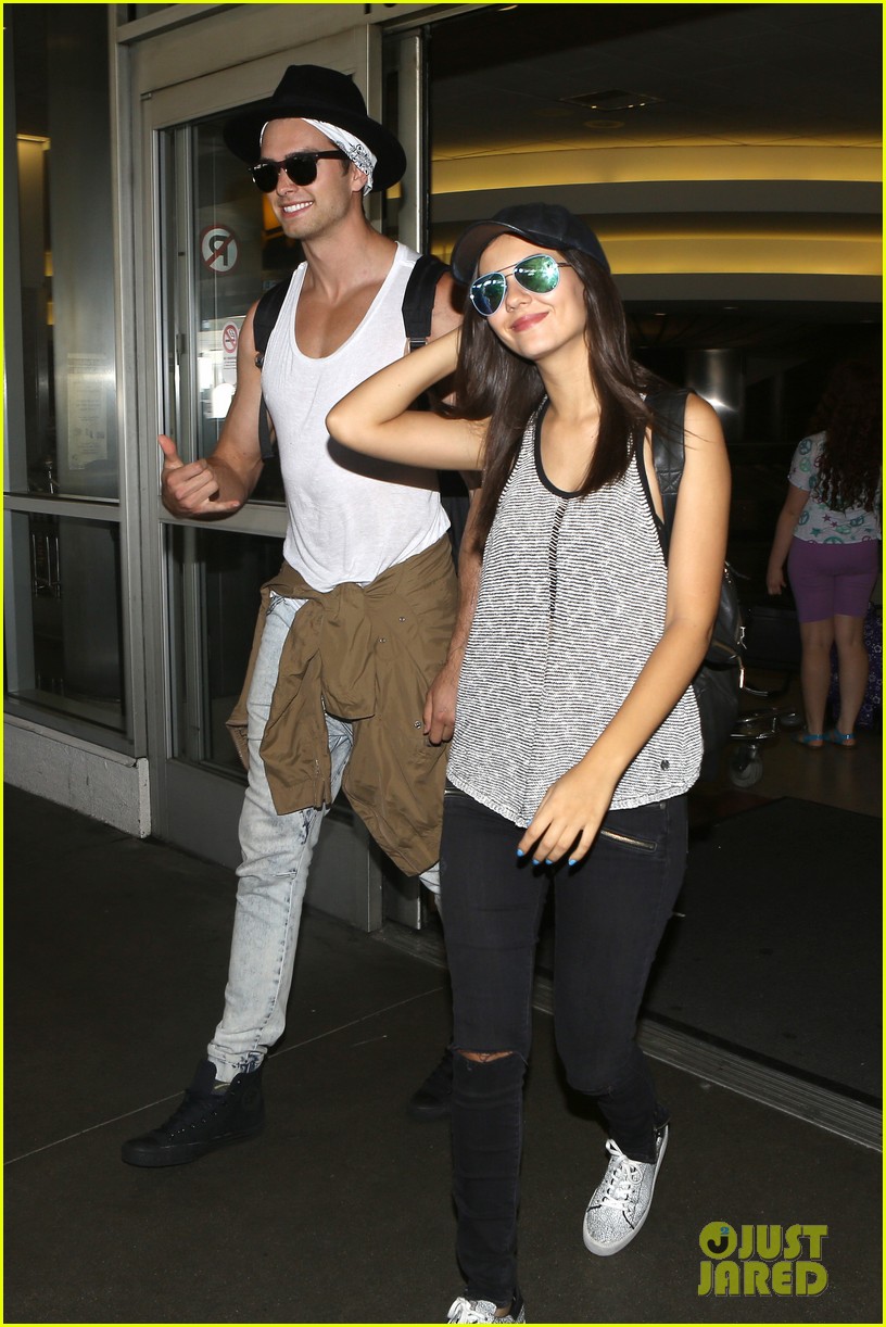 victoria justice pierson fode lax arrival from hawaii 30