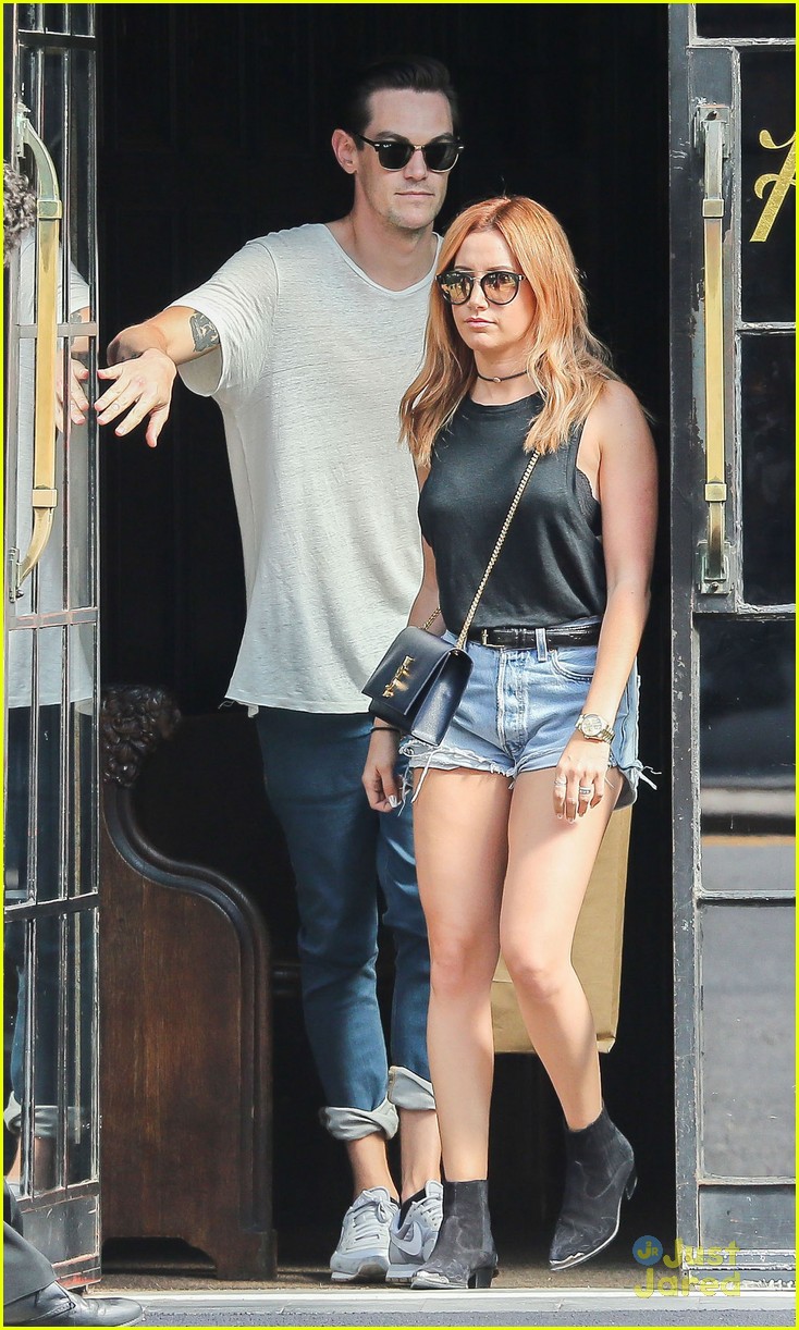 ashley tisdale christopher french nyc anniversary dinner 02