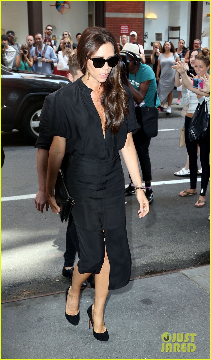 victoria beckham family supports her nyfw show 01