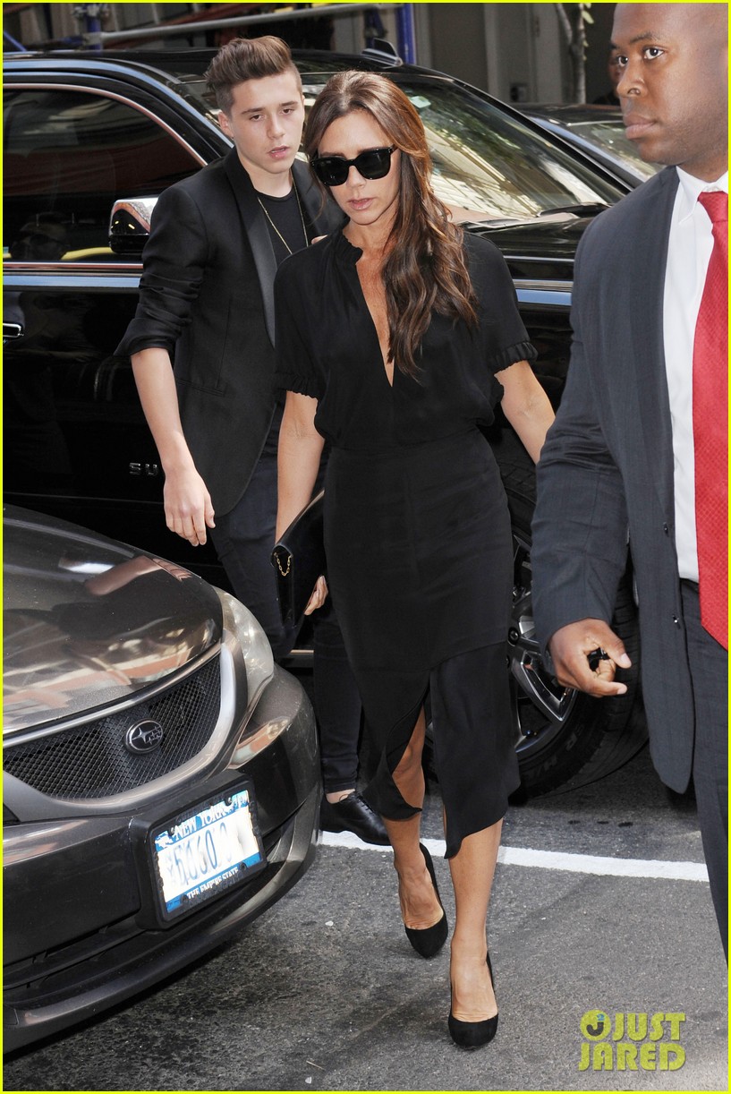 victoria beckham family supports her nyfw show 27