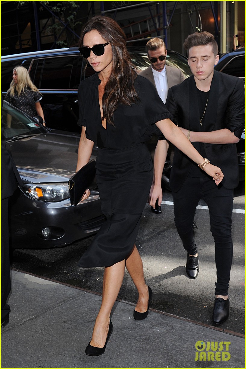 victoria beckham family supports her nyfw show 31
