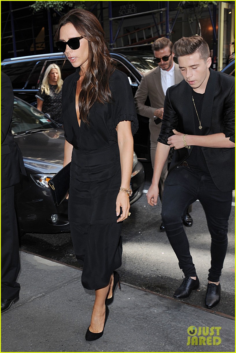 victoria beckham family supports her nyfw show 33