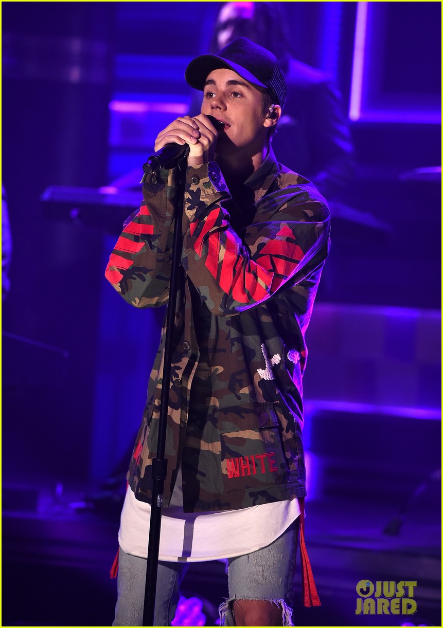 justin bieber reveals why he cried at the vmas 11