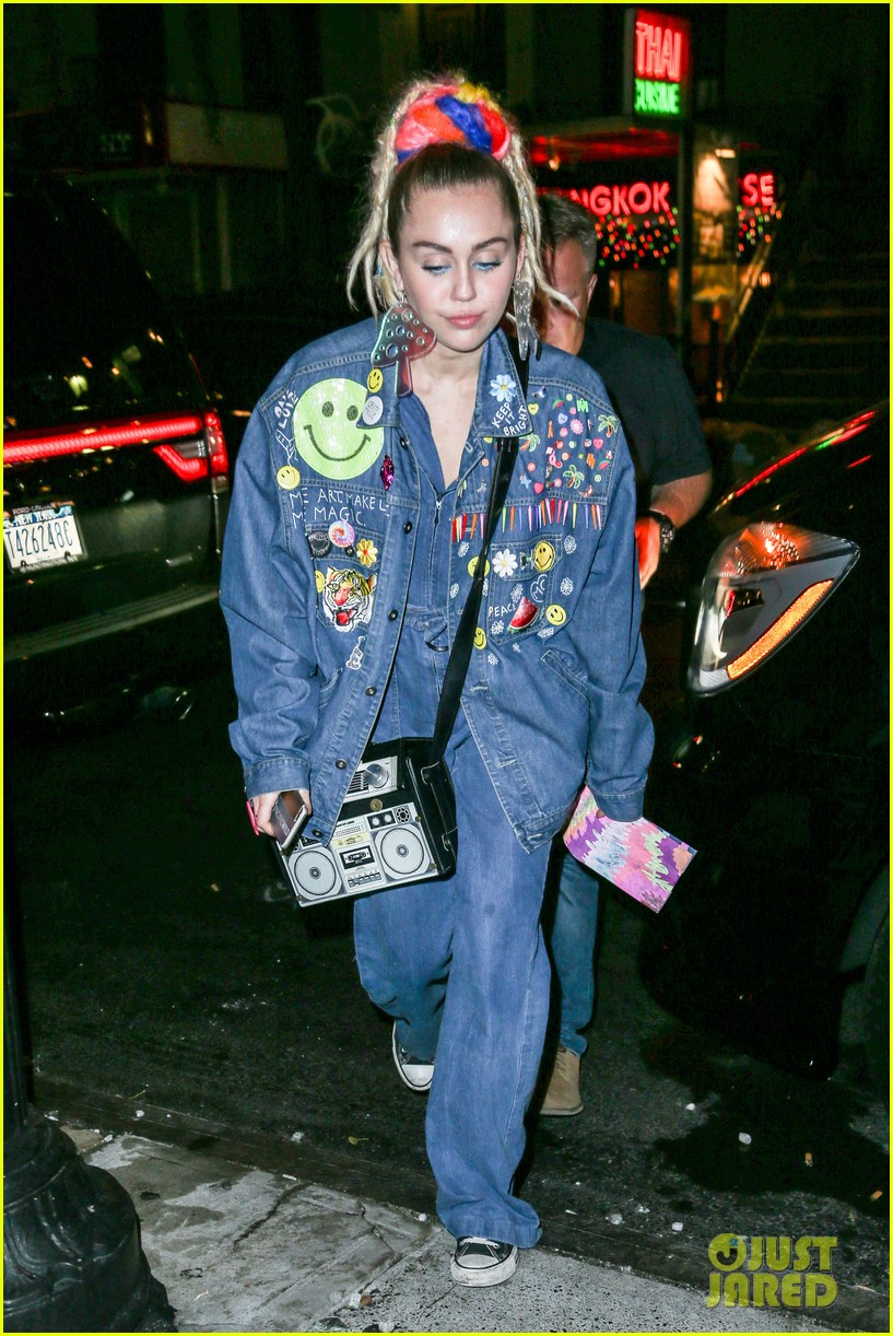 miley cyrus does double denim after snl rehearsal 08