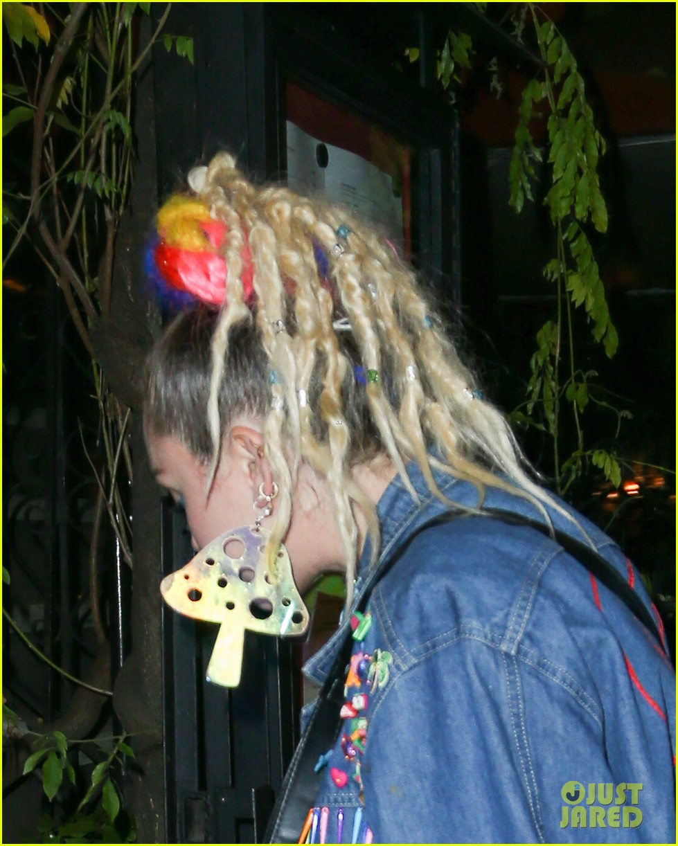 miley cyrus does double denim after snl rehearsal 16