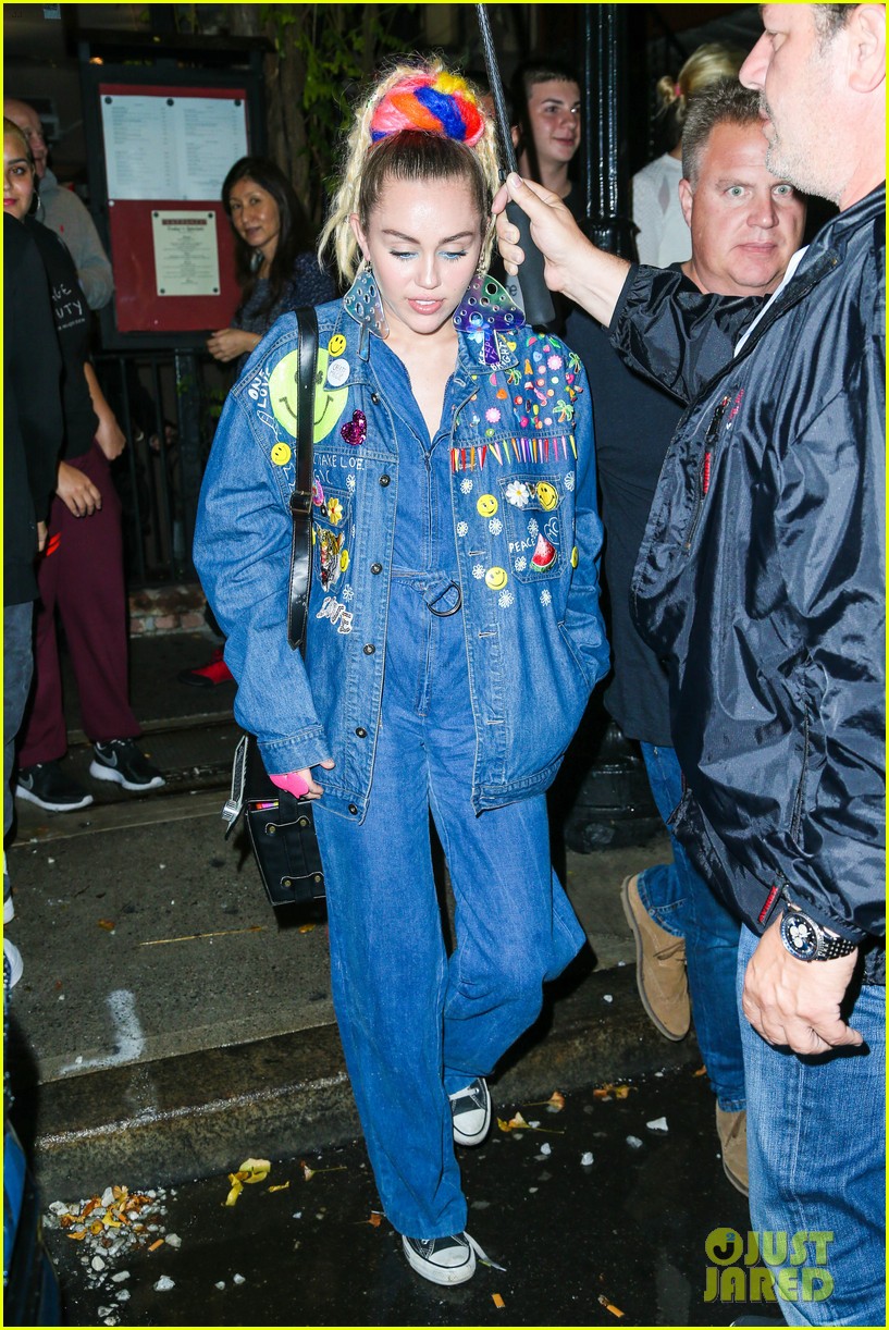 miley cyrus does double denim after snl rehearsal 19