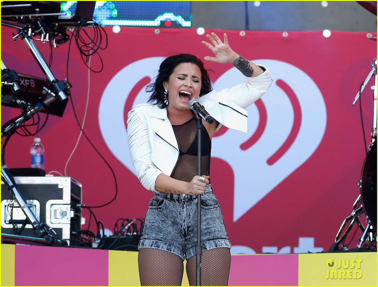 Nick Jonas & Demi Lovato Perform in Vegas for iHeartRadio Festival 2015:  Photo 868071 | 2015 iHeartRadio Music Festival, Ashley Benson, Demi Lovato,  DNCE, Joe Jonas, Kat Graham, Nat Wolff, Nick Jonas,