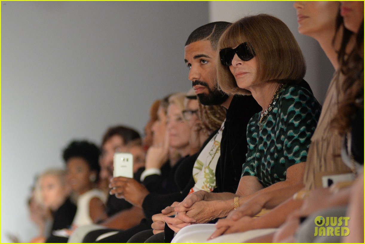 drake supports serena williams at her nyfw show 46