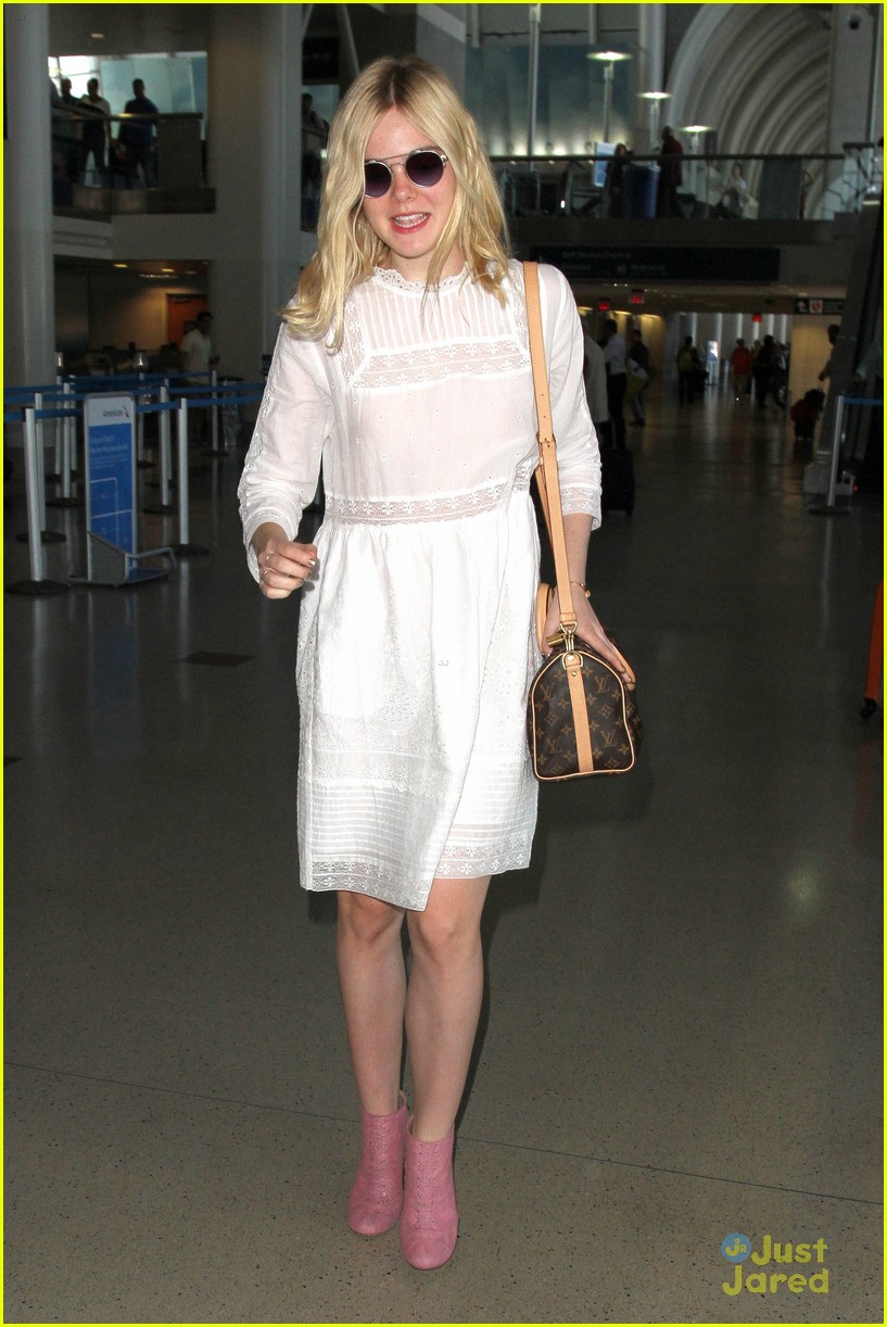 elle fanning lax after short nyc trip 07