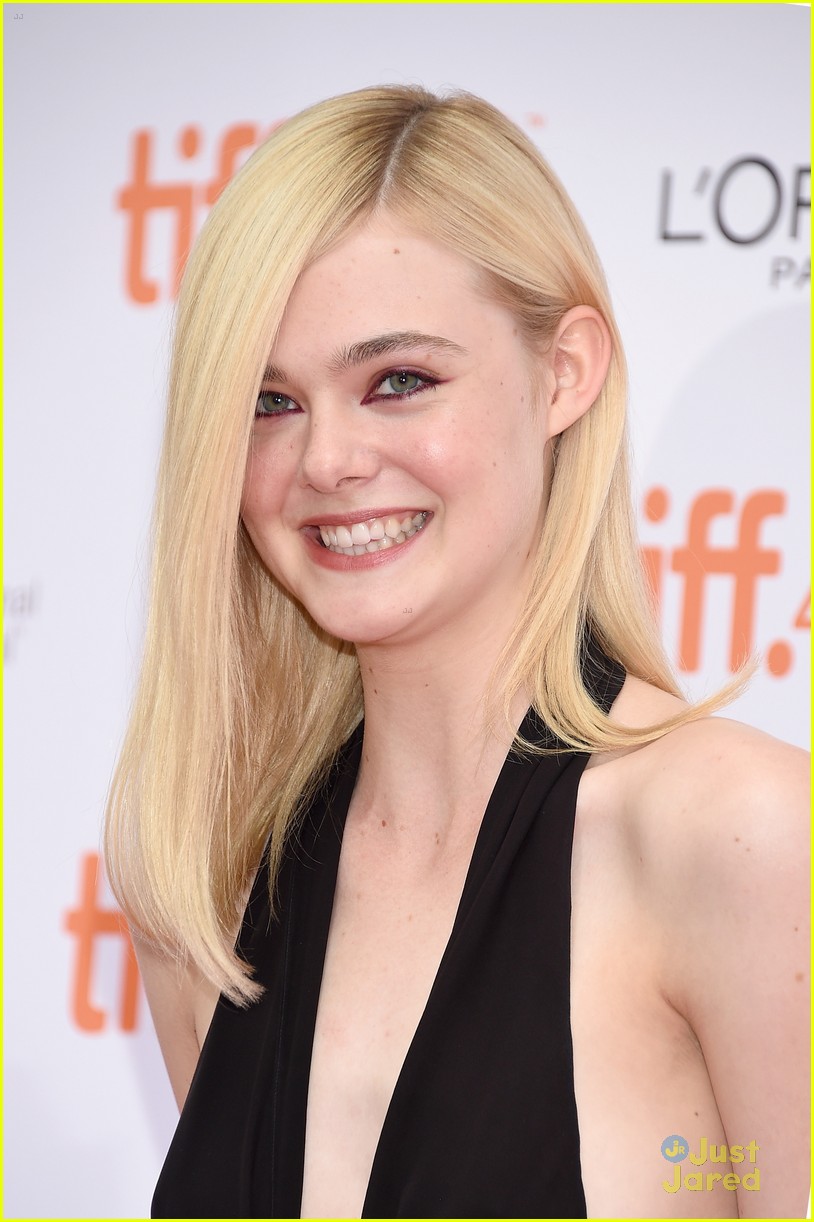 elle fanning about ray tiff premiere 24