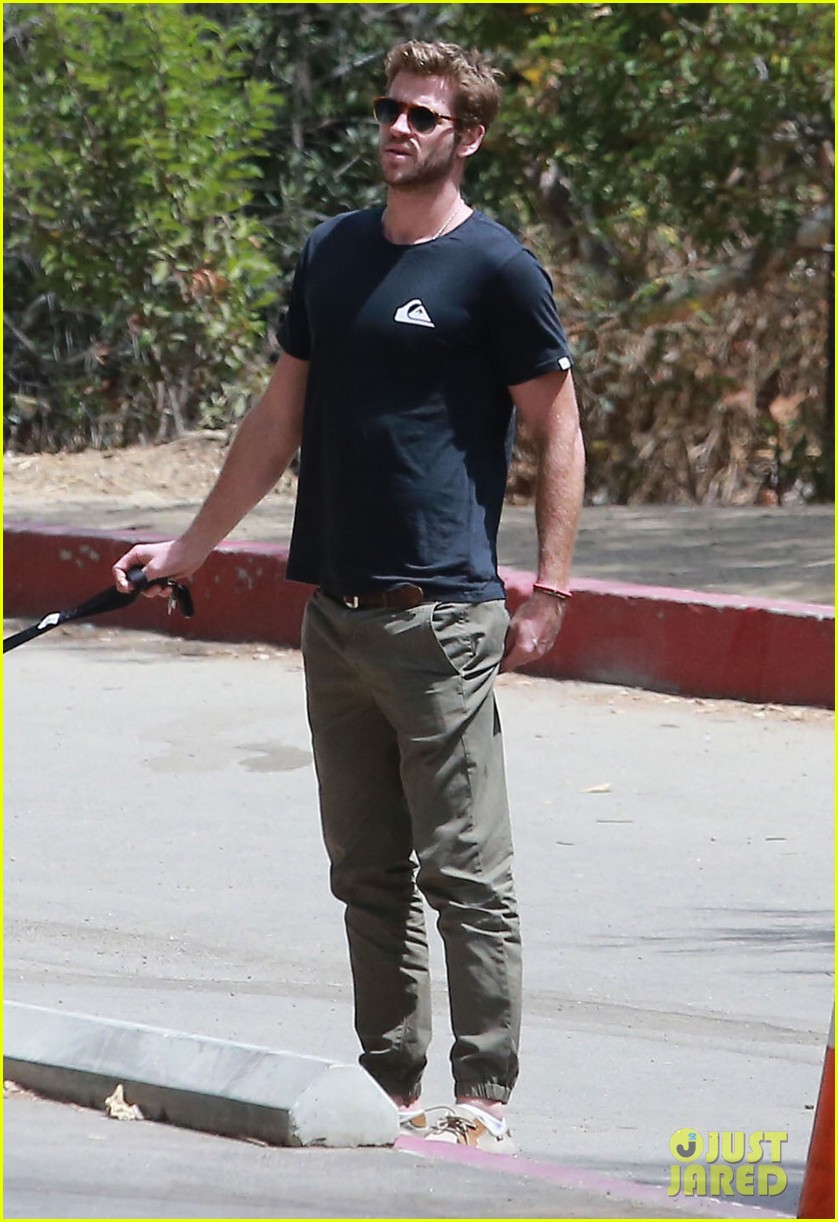 liam hemsworth flexes biceps on set for an upcoming skit 12