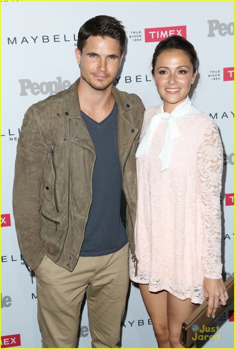 robbie amell italia ricci people watch party keegan allen more 02