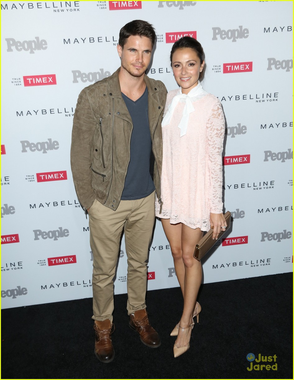 robbie amell italia ricci people watch party keegan allen more 23